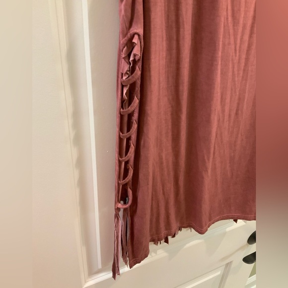 POL Medium Sleeveless Fringed Top - Picture 3 of 4